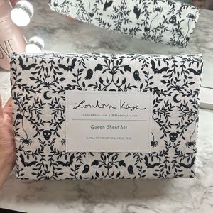 London Kaye Halloween White & Black Queen Sheets